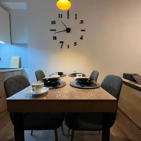 Myna In Kraljevi Cardaci