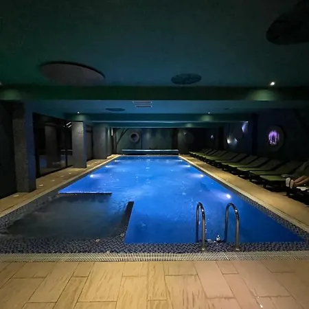 Myna In Kraljevi Cardaci