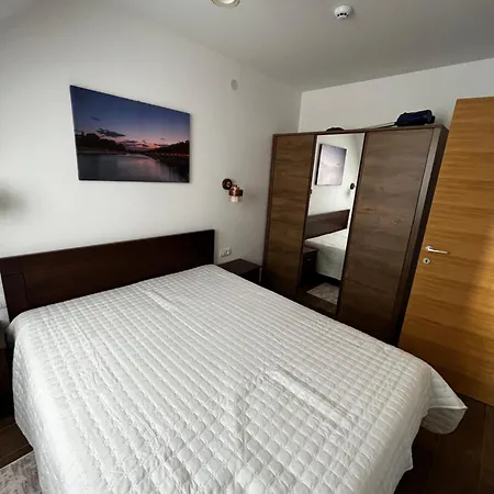 Myna In Kraljevi Cardaci