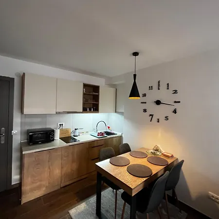 Myna In Kraljevi Cardaci