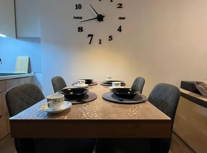 Myna In Kraljevi Cardaci