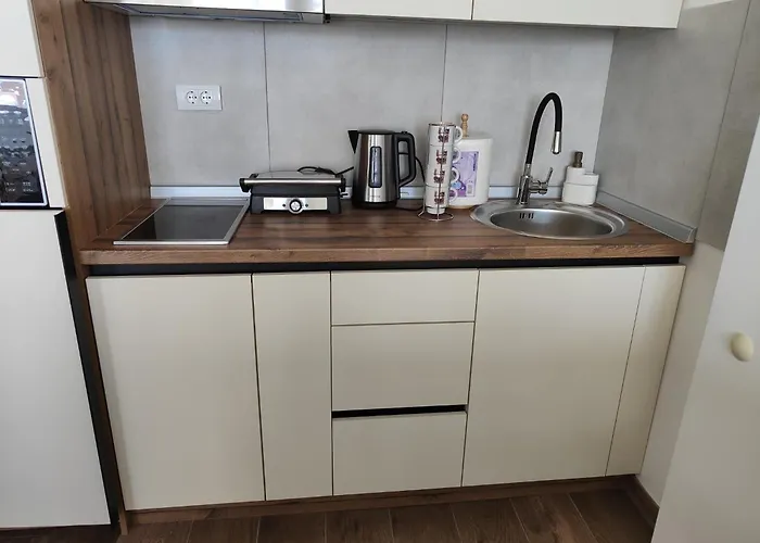 Myna In Kraljevi Cardaci