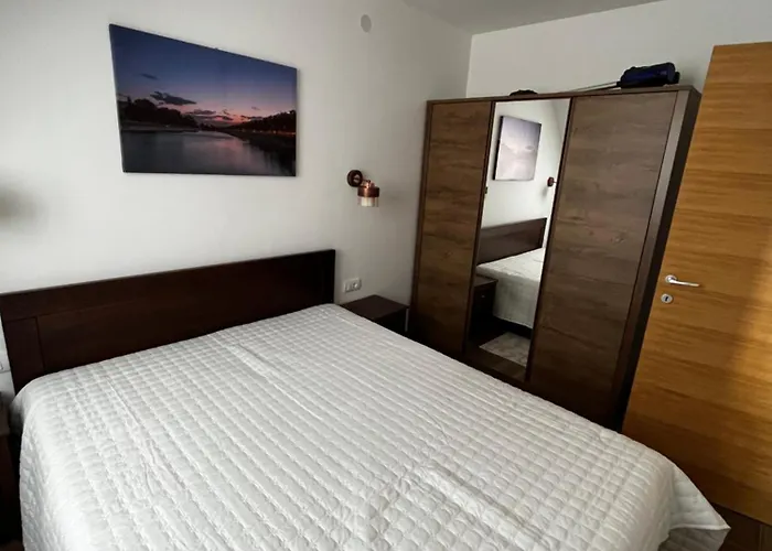 Myna In Kraljevi Cardaci